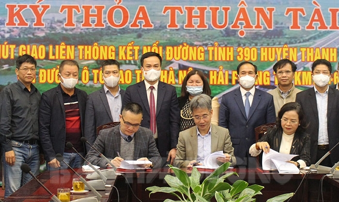 VIDEO: Ký thỏa thuận tài trợ nút giao đường ô tô cao tốc Hà Nội- Hải Phòng
